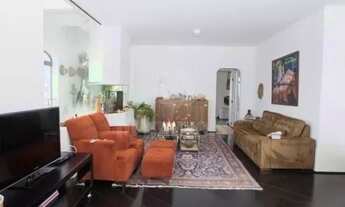 Imagem 5: Cobertura duplex em rua arborizada