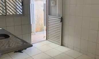 Imagem 6: Casa sozinha no lote com garagem