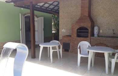 Imagem 2: Casa com piscina e churrasqueira, 8 pessoas