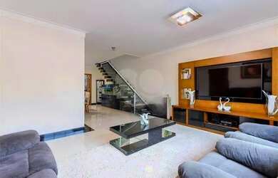 Imagem 5: Sobrado com Piscina com 4 suítes e 3 vagas