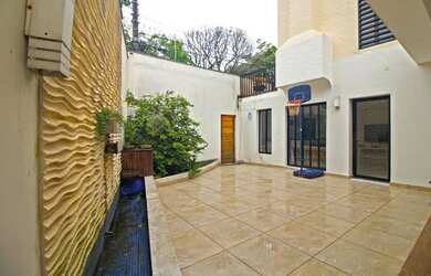 Imagem 2: Lindo Sobrado para venda tem 280 metros quadrados com 3 quartos em Jardim Petrópolis - São