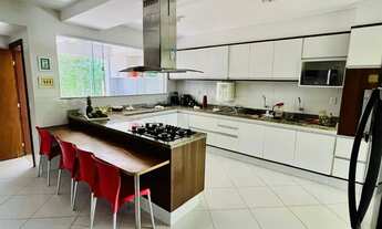 Imagem 2: Maravilhosa Casa duplex com 5/4 para venda, mobiliada, nascente total em condomínio