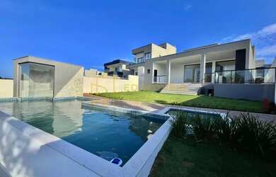 Imagem 2: Viva o Melhor de Manguinhos: Casa com 4 Suítes e Área de Lazer!