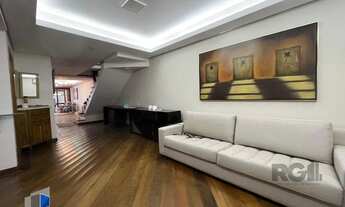 Imagem 4: Casa de três quartos, suíte e quatro vagas de garagem no bairro Menino Deus em Porto Alegr