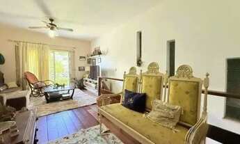 Imagem 6: Casa de 4 dormitórios, uma suíte, pátio com piscina nos fundos e espaço para até 3 carros