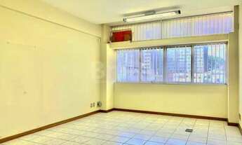 Imagem 2: BOTAFOGO - Sala na Rua Real Grandeza, esquina de Voluntários da Pátria