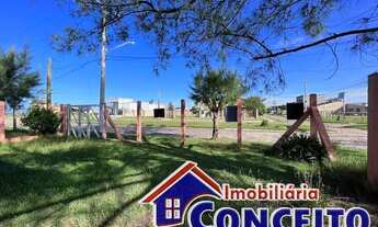 Imagem 4: C25 - Residência de esquina localizada a poucos metros do mar em Mariluz