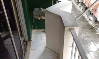 Imagem 4: Excelente apartamento todo reformado, composto de sala com cozinha americana, varanda, &lt