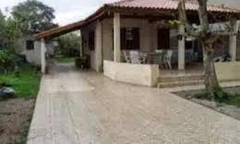 Imagem: Casa com piscina rua comercial vendo abaixo
