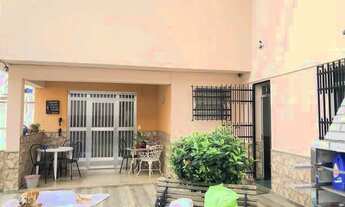 Imagem 7: Oportunidade única de morar em uma belíssima casa na quadra da praia de Icaraí! Casa de vi