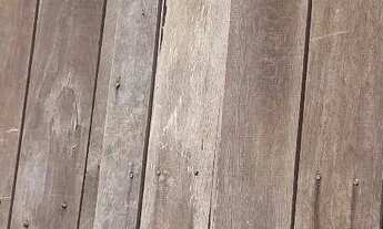 Imagem 3: Vende-se a madeira desta casa