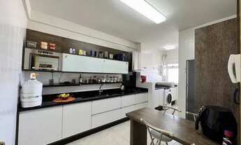 Imagem 3: 3 Dormitórios 1 suíte, andar alto, vista mar de todas as janelas