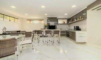 Imagem 6: Casa de condomínio para venda tem 270 metros quadrados com 4 quartos