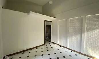 Imagem 3: Ampla Residência de 2 Andares com 6 Dormitórios, Área de Festas e Localização Privilegiada