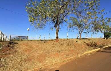 Imagem 2: Pequeno Sitio_RIO NO FUNDO e ASFALTO na entrada