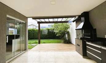 Imagem 6: Sobrado para aluguel possui 250 metros quadrados com 4 quartos