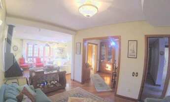 Imagem 5: Sobrado, com 376m2, 5 quartos, 2 suítes, piscina, 3 vagas de garagem e edícula