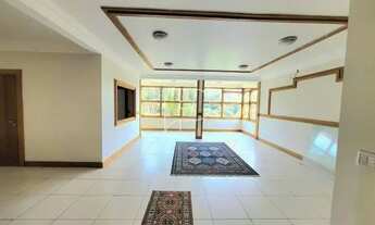 Imagem 4: Um Verdadeiro Refúgio em Meio à Natureza! Granja Viana. Magnífica e Espaçosa Casa!