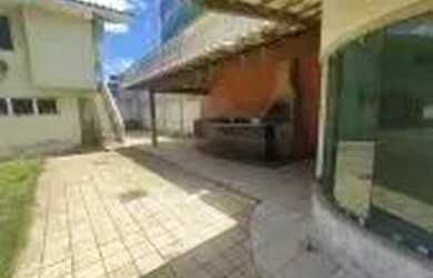 Imagem 2: Casa com 5 quartos, sendo 3 suítes, área gourmet e amplo quintal gramado em Imbetiba - M