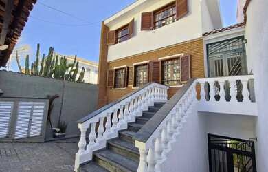 Imagem 2: Sobrado para venda em Água Fria com 4 quartos, sendo 2 suítes , 210m²