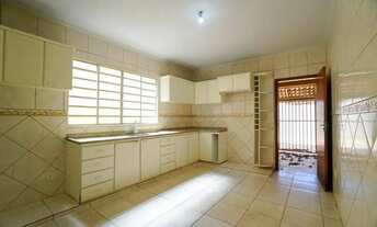 Imagem 3: Casa de 226 m² com 03 quartos para alugar por R$ 3.500,00/mês no Jardim Europa em Goiânia