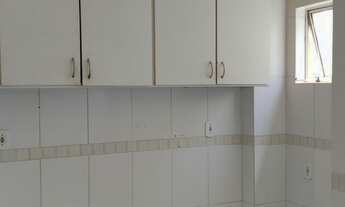 Imagem 6: Apartamento com Armários e Cozinha Americana