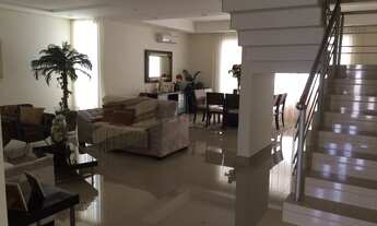 Imagem 3: Casa de condomínio para venda tem 385 metros quadrados com 4 quartos