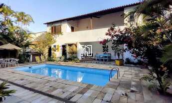 Imagem 6: Charmosa casa duplex construída em estilo rústico à venda em condomínio fechado no melhor