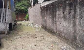 Imagem 2: Terreno com chalé de madeira