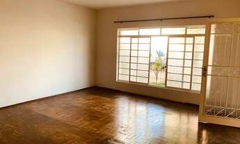 Imagem 4: Casa para venda com 188 m2, com 3 quartos (1 suíte), sala, na principal avenida de Brotas
