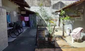 Imagem: Terreno com duas casas