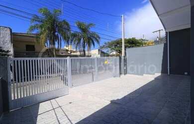 Imagem 2: CASA à venda com 2 quartos em Peruíbe, no bairro Centro