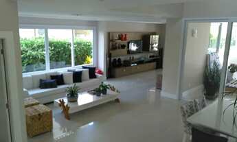 Imagem 4: Casa de condomínio para venda tem 550 metros quadrados com 5 quartos