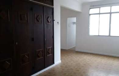 Imagem 2: Apto Centro, amplo, Rua 16 de março, excelente preço - Petrópolis - RJ