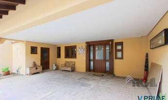 Imagem 3: Casa com 327m² de área privativa, oferecendo 3 dormitórios, sendo 3 suítes