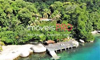 Imagem: Casa de cinema com pé na areia em Angra