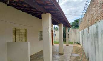 Imagem 2: CASA COM TERRENO AMPLO 2 QUARTOS SENDO 1 SUITE