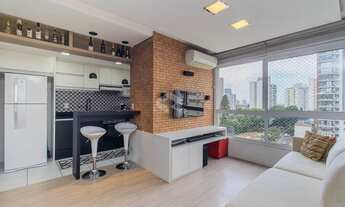 Imagem 2: Apartamento reformado de 2 dormitórios, com suíte e 2 vagas, no Passo da Areia