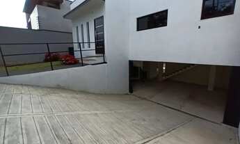 Imagem 3: Casa à venda em bairro nobre