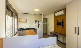 Imagem 4: Loft totalmente mobiliado em frente à Redenção