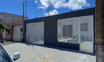 Imagem 4: Casa Moderna com Piscina e Conforto