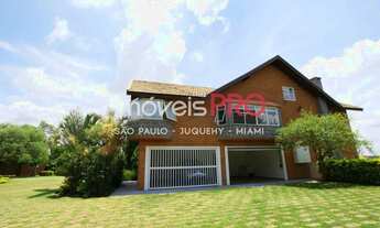 Imagem 3: Dentro das montanhas com vegetação exuberante