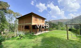 Imagem 2: Casa incorporada à natureza no bairro de Três Córregos