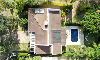 Imagem 2: Casa de condomínio para venda possui 377 metros quadrados com 4 quartos