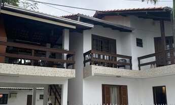 Imagem: Casa grande no bairro das Nações em Balneário