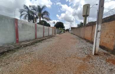 Imagem 4: Lote de 800 metros todo murado com construção