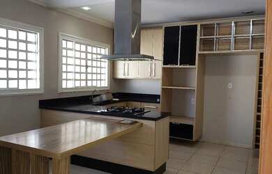 Imagem 2: ALUGO R$ 3.500. Casa com piscina no Conj dos Subtenentes e Sargentos, Flores