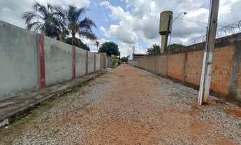 Imagem 5: Lote de 800 metros todo murado com construção