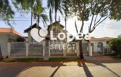 Imagem 2: Casa térrea com 500m2 de construção e terreno de 1.000m2, 4 suítes, varanda gourmet, próxi