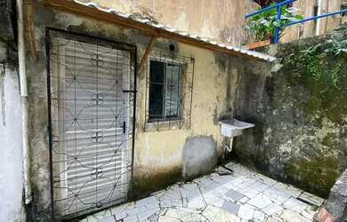 Imagem 6: Aluga-se kitnet Quarto com aluguel por R$300 /mês